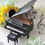 ミニチュアのグランド ピアノ